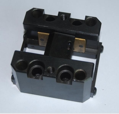 Bộ phận khuôn nhựa chính xác bằng than chì SS400 Bộ phận lõi trượt không dầu